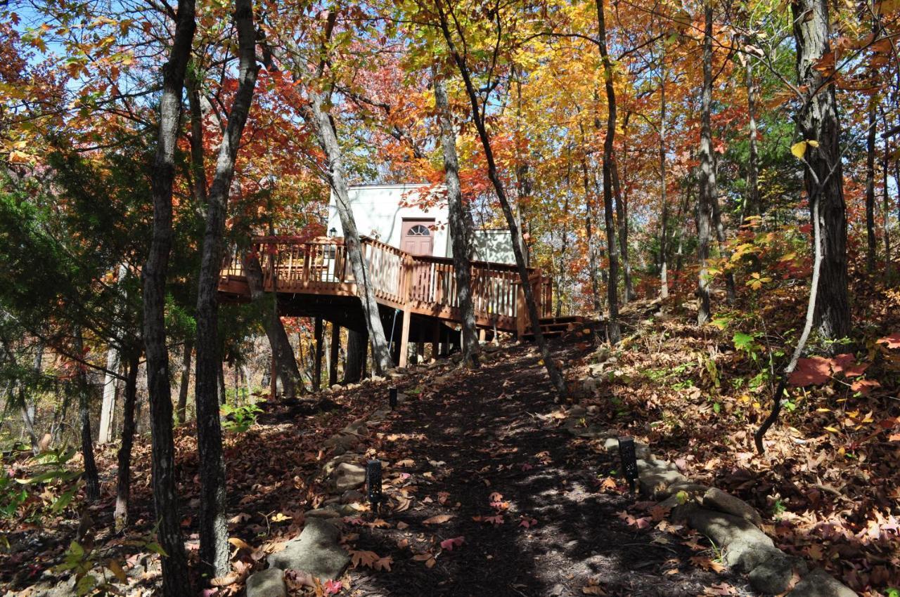 Willa Seven Oaks - Treehouse With Deck Lenexa Zewnętrze zdjęcie